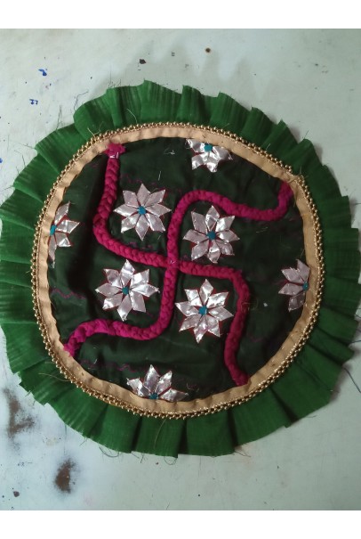 Round table runner Round table runner
