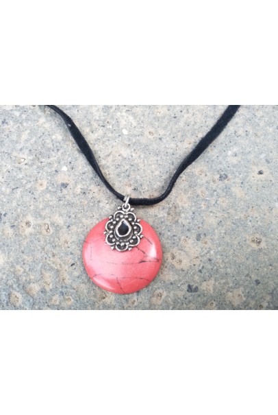 Alphabey's Red Resin Stone Round Pendant Necklace Alphabey's Red Resin Stone Round Pendant Necklace