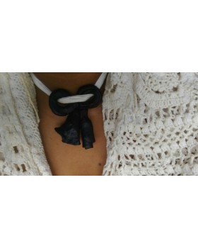 Oshun black pendant